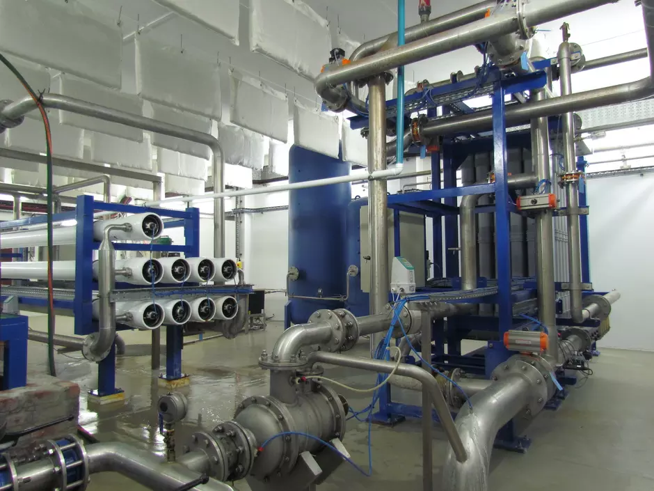 Overstand water treatment equipment